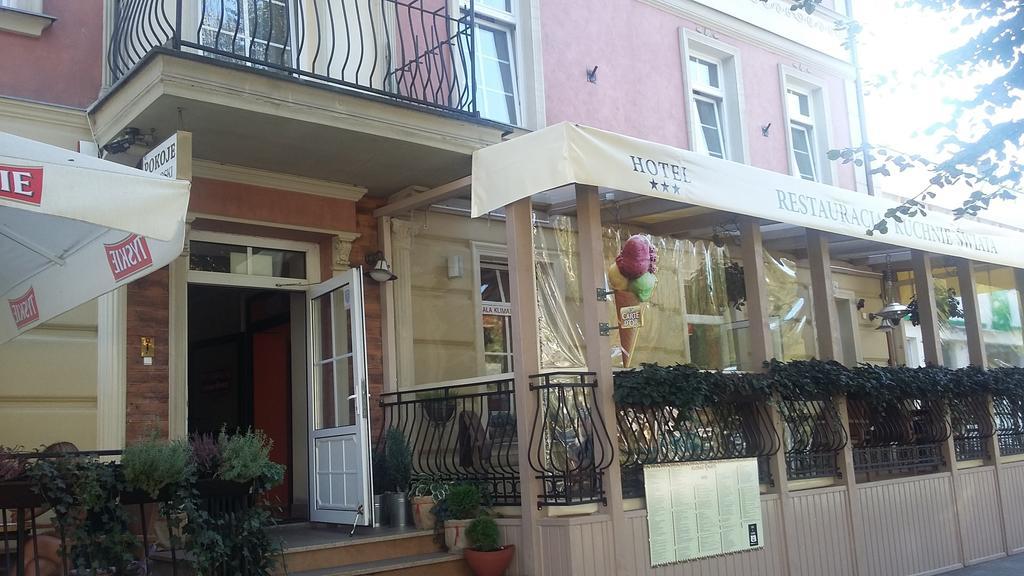 Hotel Cesarski - Kaiserhof 기지크코 외부 사진