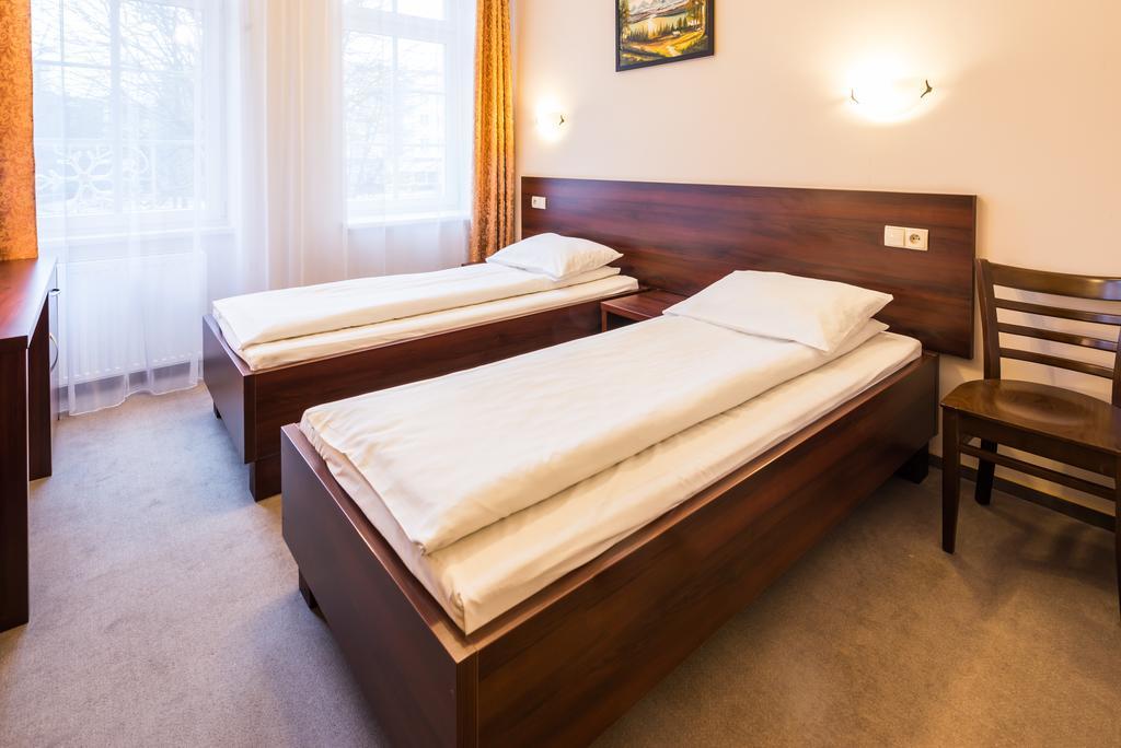 Hotel Cesarski - Kaiserhof 기지크코 객실 사진